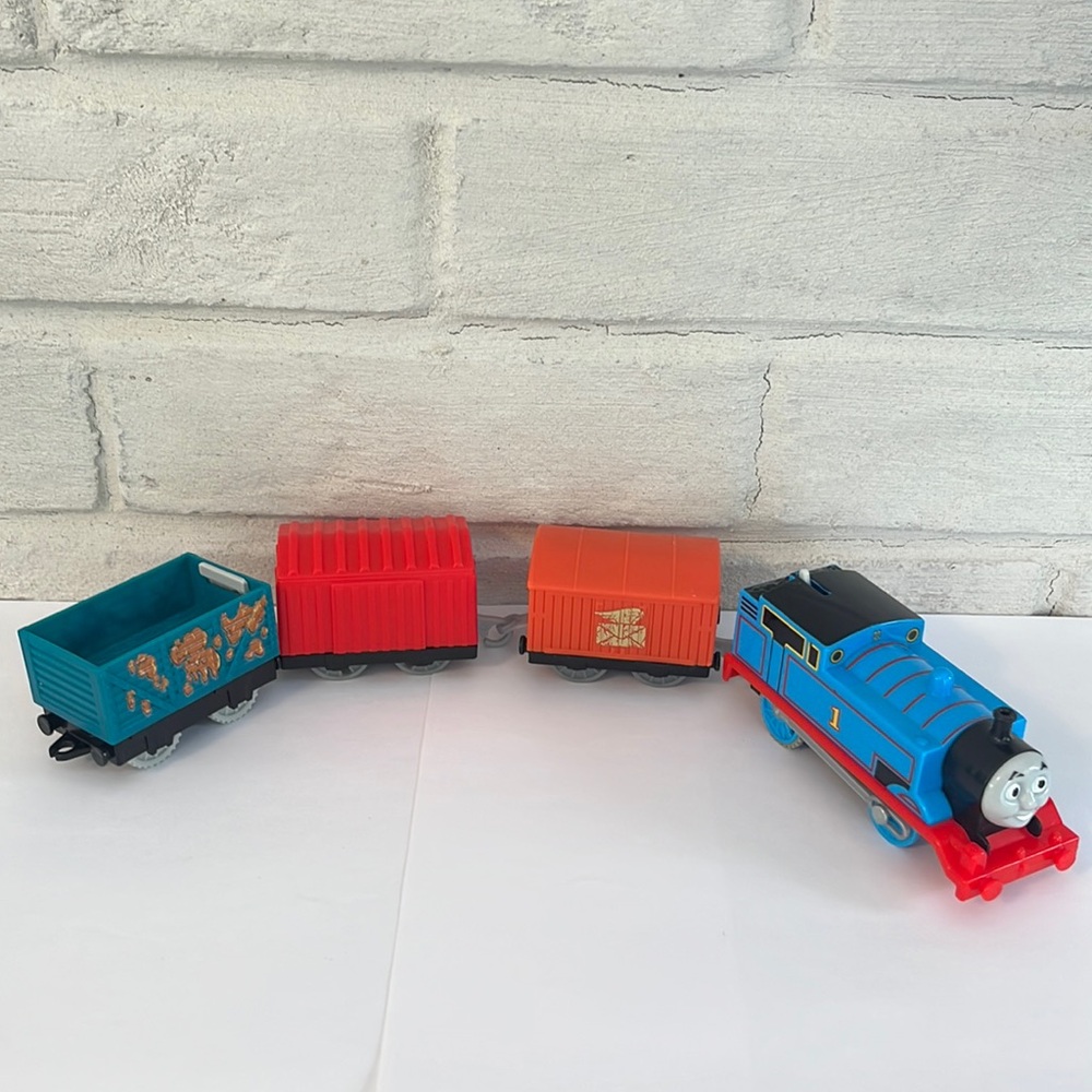 Thomas the Train Track Master Motorized Train & cars